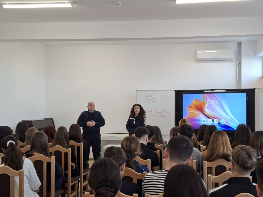 activitati informativ preventive la liceul de arte george georgescu si scoala grigore antipa foto 697334828c426