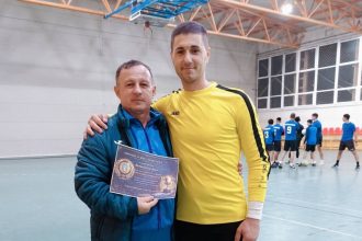 antrenorul iulian baraitaru distinctie primita din partea comisiei judetene de arbitri constanta galerie foto 6969073ecbb72