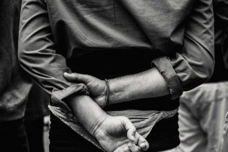 barbat prins si retinut pentru frauda la supermarket ce tehnica folosea la casele self pay din bucuresti 696397ddbeb5f