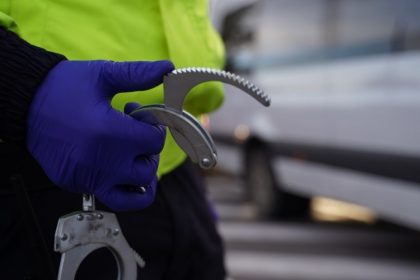 barbat retinut dupa ce a condus beat cu permisul suspendat in localitatea lazu 69569d96b4d05