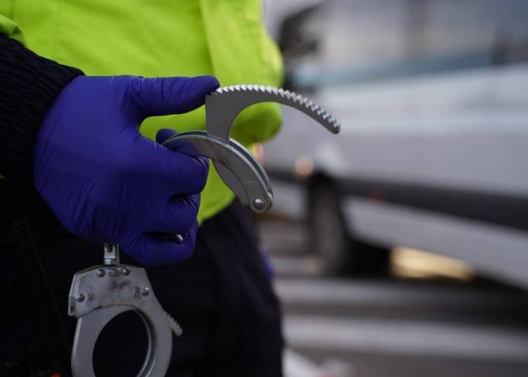 barbat retinut dupa ce a condus beat cu permisul suspendat in localitatea lazu 69569d96b4d05