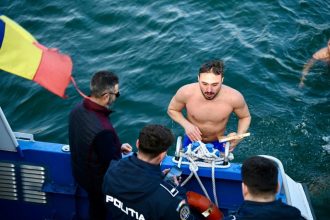 boboteaza celebrata la medgidia prin traditie si credinta pe malul canalului dunare marea neagra 695d0a3a618cf