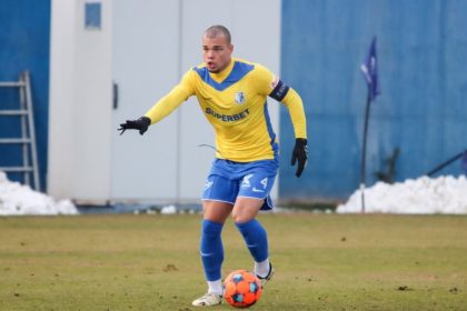 brazilianul gustavo a jucat din nou dupa o absenta de opt luni bine ai revenit pe gazon 696512b1d461a