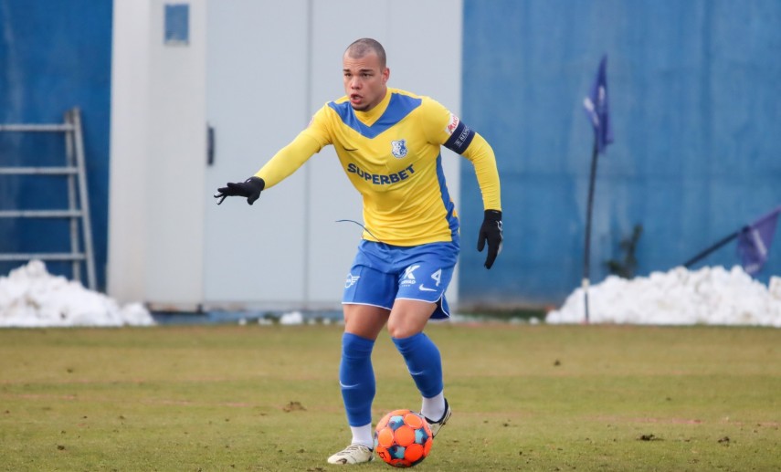 brazilianul gustavo a jucat din nou dupa o absenta de opt luni bine ai revenit pe gazon 696512b1d461a