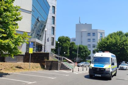 caz socant la constanta implicati un tata si fetita lui in varsta de 4 ani se discuta schimbarea incadrarii juridice 697d506591021