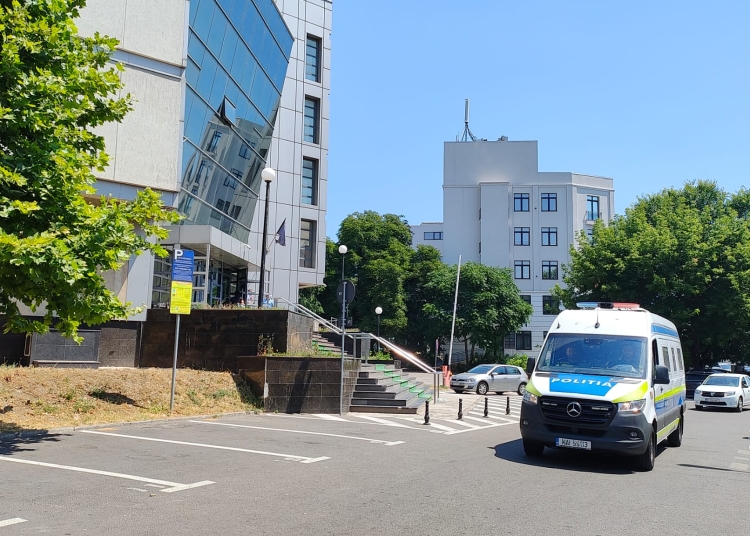 caz socant la constanta implicati un tata si fetita lui in varsta de 4 ani se discuta schimbarea incadrarii juridice 697d506591021