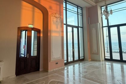 cazinoul din constanta nu inceteaza sa ne surprinda indragitul jean constantin locatar clandestin in podul cladirii monument istoric 697957626890e