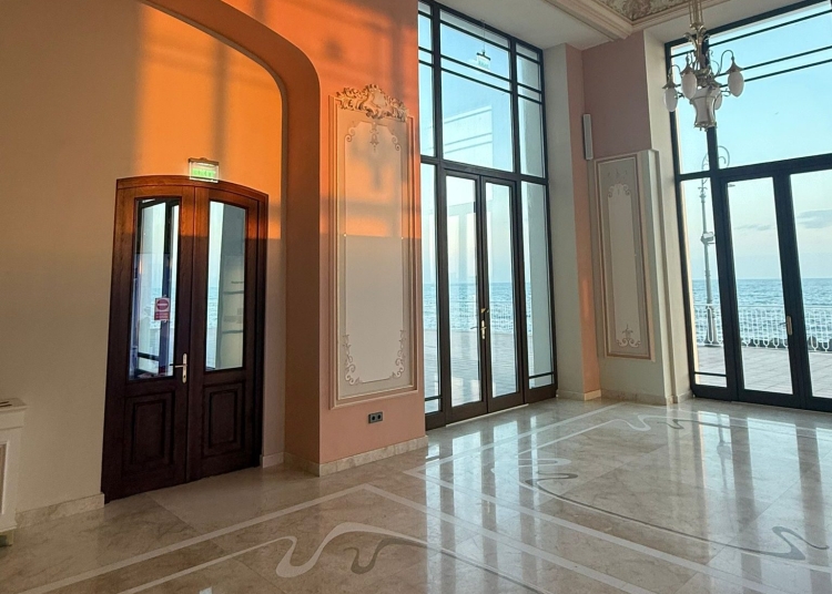 cazinoul din constanta nu inceteaza sa ne surprinda indragitul jean constantin locatar clandestin in podul cladirii monument istoric 697957626890e