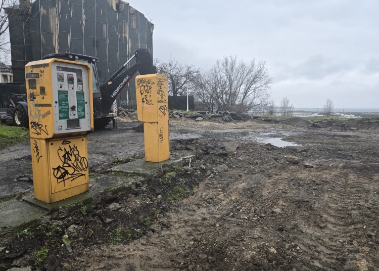 cercetare arheologica pe terenul de langa hotel palace iata cine vrea sa construiasca un bloc in zona istorica 696d7e63905e1