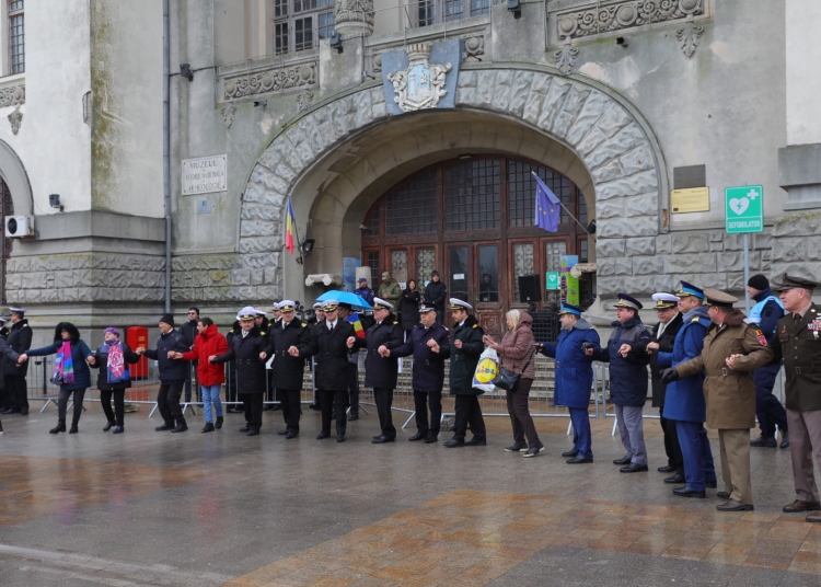 constanta marcheaza ziua unirii principatelor romane asociatia via dobrogeana propune un lant uman in piata ovidiu 697222e4782fc
