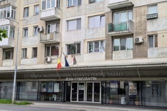 constanta proiectii globurile de aur la cinema jean constantin 696f7974ba41a