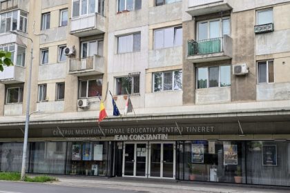 constanta proiectii globurile de aur la cinema jean constantin 696f7974ba41a