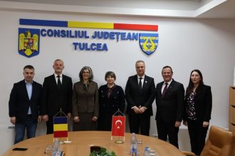 consulul general al republicii turcia la constanta derya dingiltepe in vizita la tulcea discutii cu autoritatile locale 697110436fab6