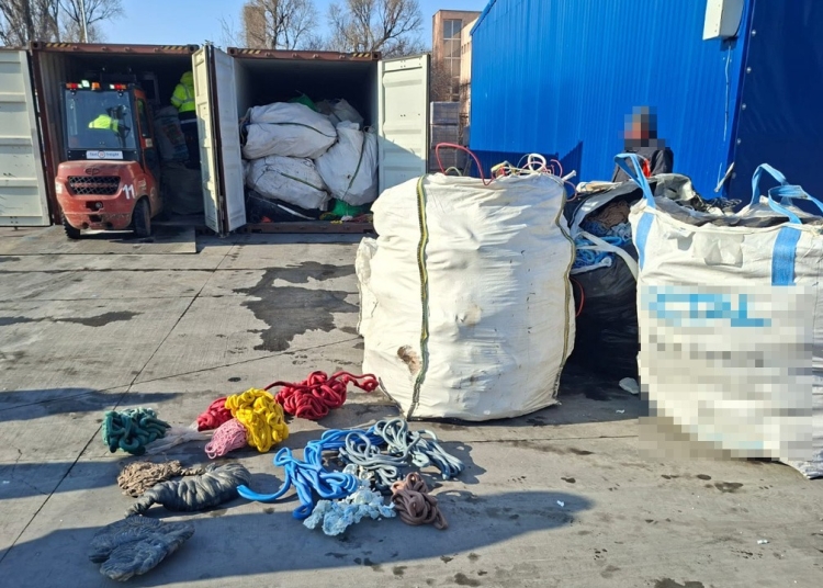 containere incarcate cu aproximativ 40 tone deseuri depistate in portul constanta 6970d8b32b348