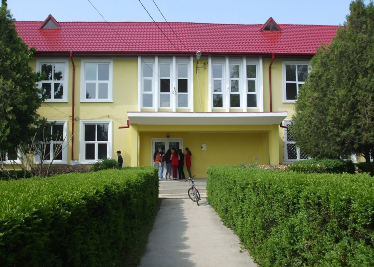 continua demersurile pentru mentinerea claselor teoretice la liceul din cobadin 696f71ddbbf91