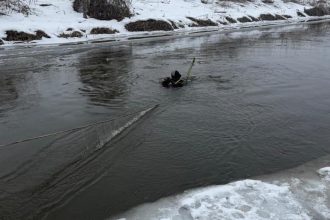 copil de 4 ani cautat in raul somes alt minor a fost scos din apa si dus la spital 69739088b966f