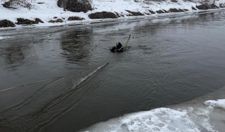 copil de 4 ani cautat in raul somes alt minor a fost scos din apa si dus la spital 69739088b966f