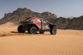 dacia a castigat legendarul raliu dakar masina are o rezistenta fenomenala 696b9268ae720