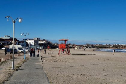 foto inceput de ianuarie cu temperaturi ridicate la malul marii oamenii s au relaxat pe plaja 695916982300e