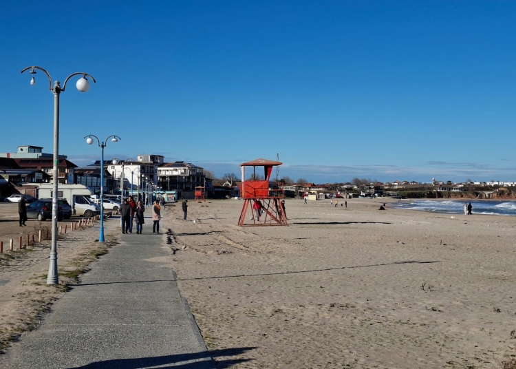 foto inceput de ianuarie cu temperaturi ridicate la malul marii oamenii s au relaxat pe plaja 695916982300e