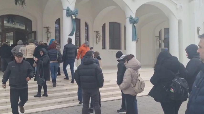 foto video coada la cazinoul din constanta in a treia zi din an constantenii asteapta sa viziteze simbolul orasului 695900af59f3b