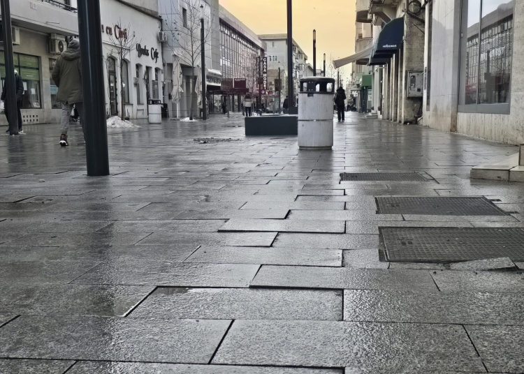 galerie fotovideo pavajul de pe stefan cel mare afectat dupa ninsori si inghet ce spune primaria constanta 69721ba488177