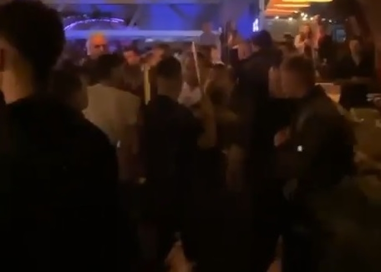 indivizii care l au agresat pe cantaretul bogdan mocanu la un club din mamaia au fost condamnati definitiv 6968007b7980a