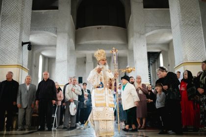 ips teodosie prezent la sfintirea picturii catapetesmei bisericii sfantul antonie cel mare din constanta 6963cbf55e160