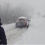 jandarmii au strabatut 30 km prin nameti de peste un metru pentru a ajunge la maicutele izolate de la schitul bujoara video 6960b59895be9