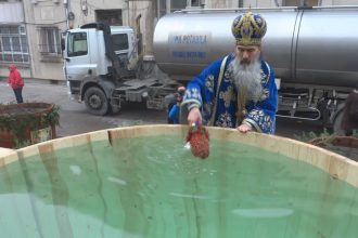 la constanta 300 000 de pet uri cu aghiasma mare vor fi oferite credinciosilor de boboteaza 6958b6cf0c003