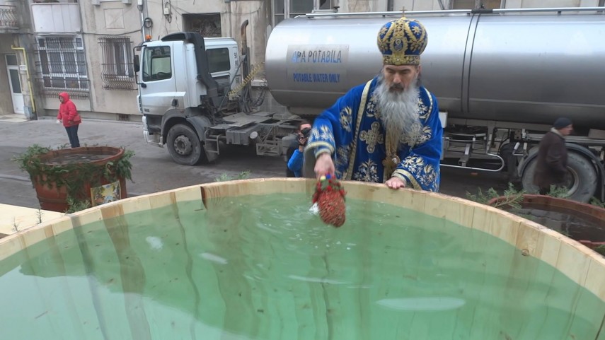 la constanta 300 000 de pet uri cu aghiasma mare vor fi oferite credinciosilor de boboteaza 6958b6cf0c003