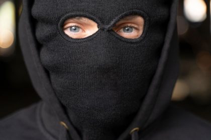 lovitura in prima zi din an la nufaru cutie de valori cu bani si bijuterii furata din casa unui barbat 6958eb870acc5