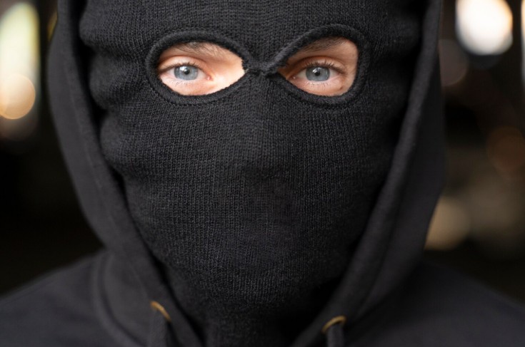 lovitura in prima zi din an la nufaru cutie de valori cu bani si bijuterii furata din casa unui barbat 6958eb870acc5