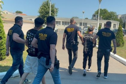 lovitura pentru cei doi indivizi care au spart de doua ori magazinul emag din constanta si apoi au agresat o varstnica 69683863aab03