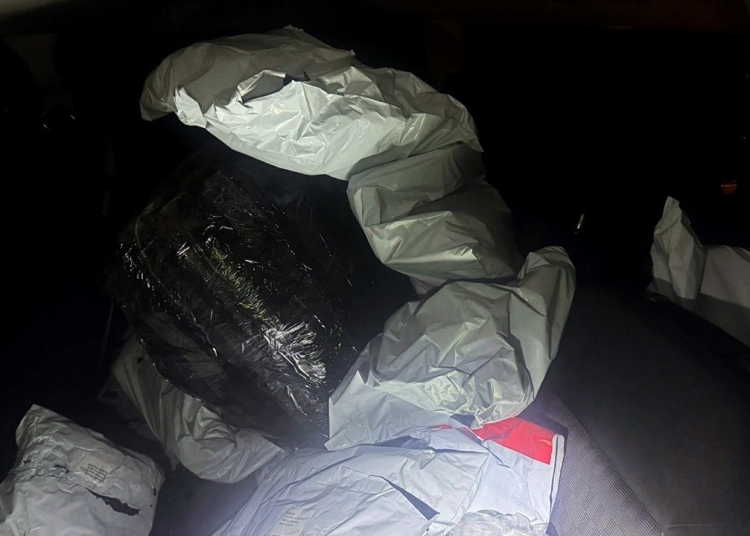 marfuri contrafacute in valoare de peste 63 000 de lei confiscate de catre politistii de frontiera la mangalia 696788cbce983