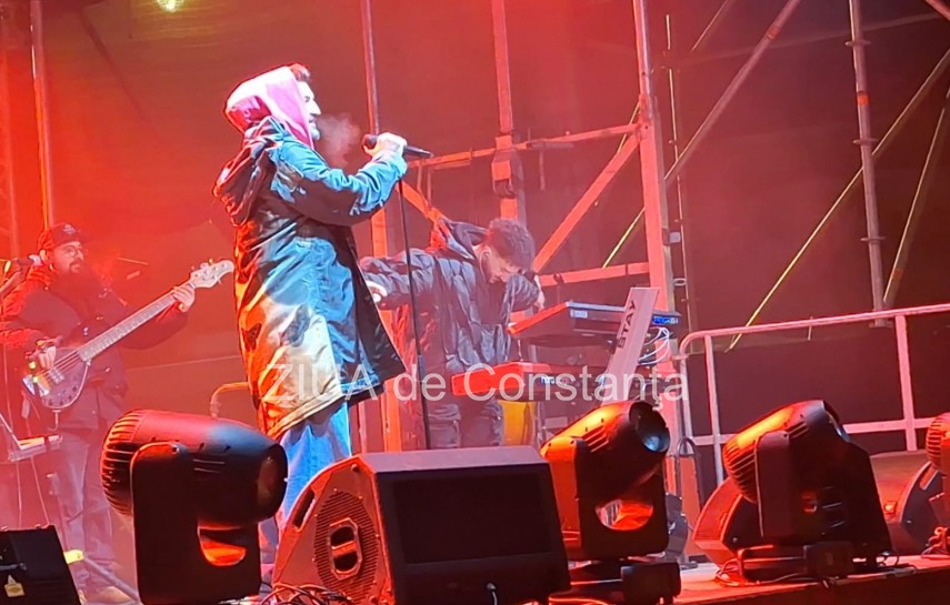 mii de persoane au ales sa petreaca revelionul la spectacolul din parcarea de la sala sporturilor din constanta 69561e57d7f32