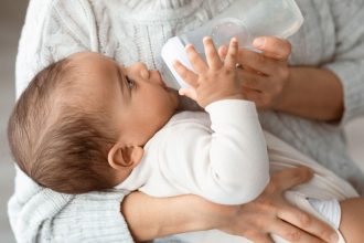 nestle retrage de pe piata din europa mai multe loturi de lapte praf din cauza posibilei prezente a unei toxine 695d512b52fff