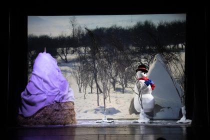 omul de zapada care voia sa intalneasca soarele o poveste despre generozitate la teatrul calutul de mare constanta 69747442ca01b