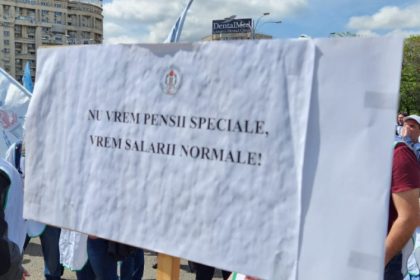 profesorii ies din nou in strada o greva de avertisment ar putea avea loc chiar in timpul simularilor de examene nationale 697e0763c122e