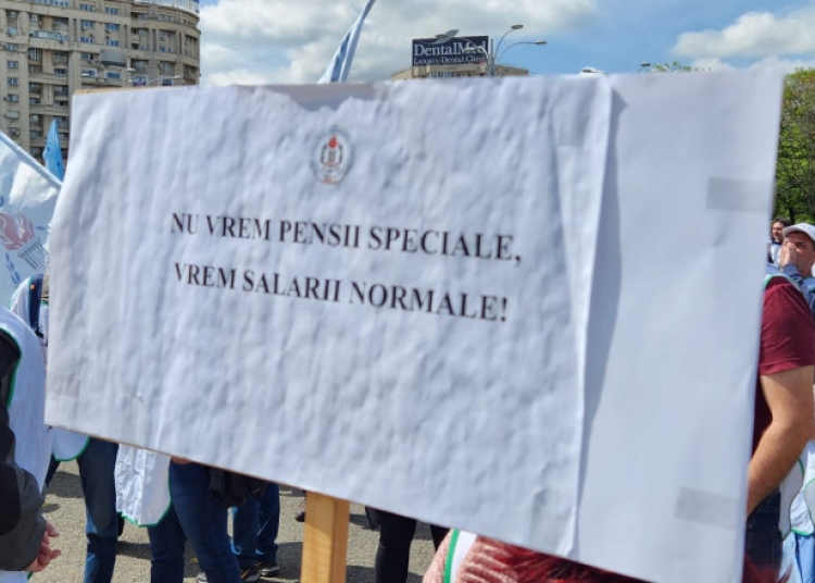 profesorii ies din nou in strada o greva de avertisment ar putea avea loc chiar in timpul simularilor de examene nationale 697e0763c122e