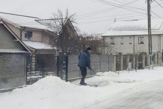 siguranta pe timp de iarna o responsabilitate comuna cum gestioneaza primaria corbu interventiile in conditii de ger agentii economici trebuie sa elibereze zapada din fata magazinelor si d 696854bf23b31