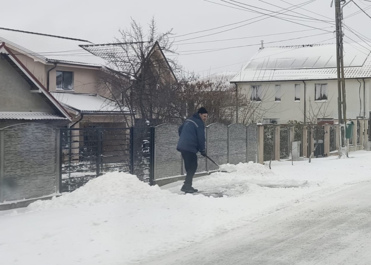 siguranta pe timp de iarna o responsabilitate comuna cum gestioneaza primaria corbu interventiile in conditii de ger agentii economici trebuie sa elibereze zapada din fata magazinelor si d 696854bf23b31