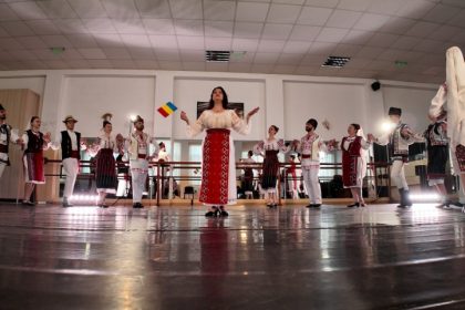 spectacol pe retelele de socializare oferit de ansamblul folcloric profesionist brauletul de ziua unirii principatelor foto 69733eda65ce0