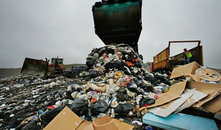 spirite incinse envirotech se lupta sa amenajeze o groapa de gunoi la lumina primarul florin chelaru si cetatenii se opun 697a04a4855b0