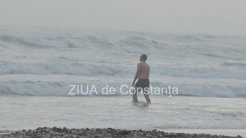 stiri constanta baie in mare cu valuri puternice si vant 69788fbb1d470