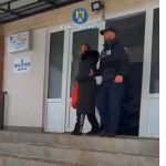 tanara retinuta dupa ce a comandat mai multe haine si a refuzat sa le achite 6962660469d9f