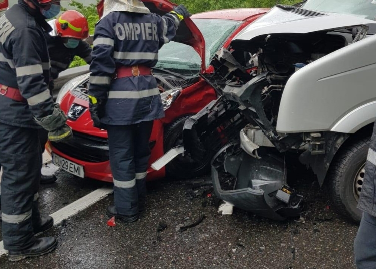 trafic blocat in zona comarnic dupa ce un microbuz a intrat intr un autoturism in juetul mures un autocar a luat foc 696257e41bb7c