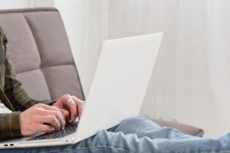 un adolescent roman acuzat de terorism ar fi amenintat ca arunca in aer scoli si blocuri din ungaria 697a0b38677de