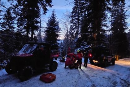un turist a cazut peste 70 m cu atv ul intr o rapa din muntii baiului salvamontistii chemati in ajutor 6962af215a90b