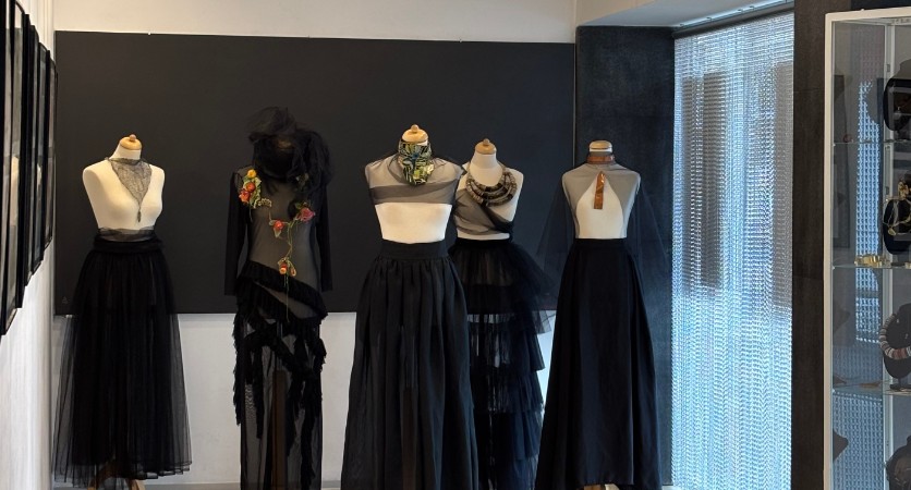 vernisajul expozitiei weartable art to wear pe 20 ianuarie 2026 la centrul jean constantin foto 696d069c5d641